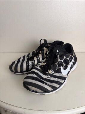 (2306) Nike Free 5.0 TR Fit 5 Black & White Graphic Mesh Trainers, Size: 6.5